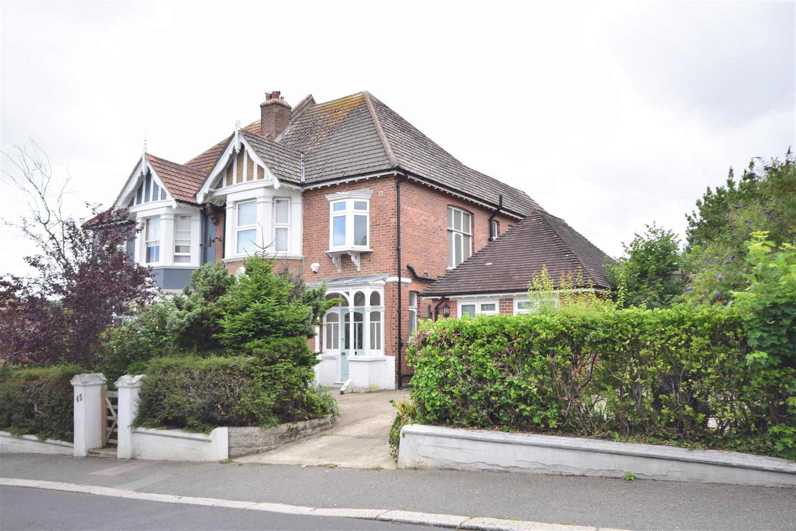 St. Helens Park Road, Hastings Rush, Witt & Wilson